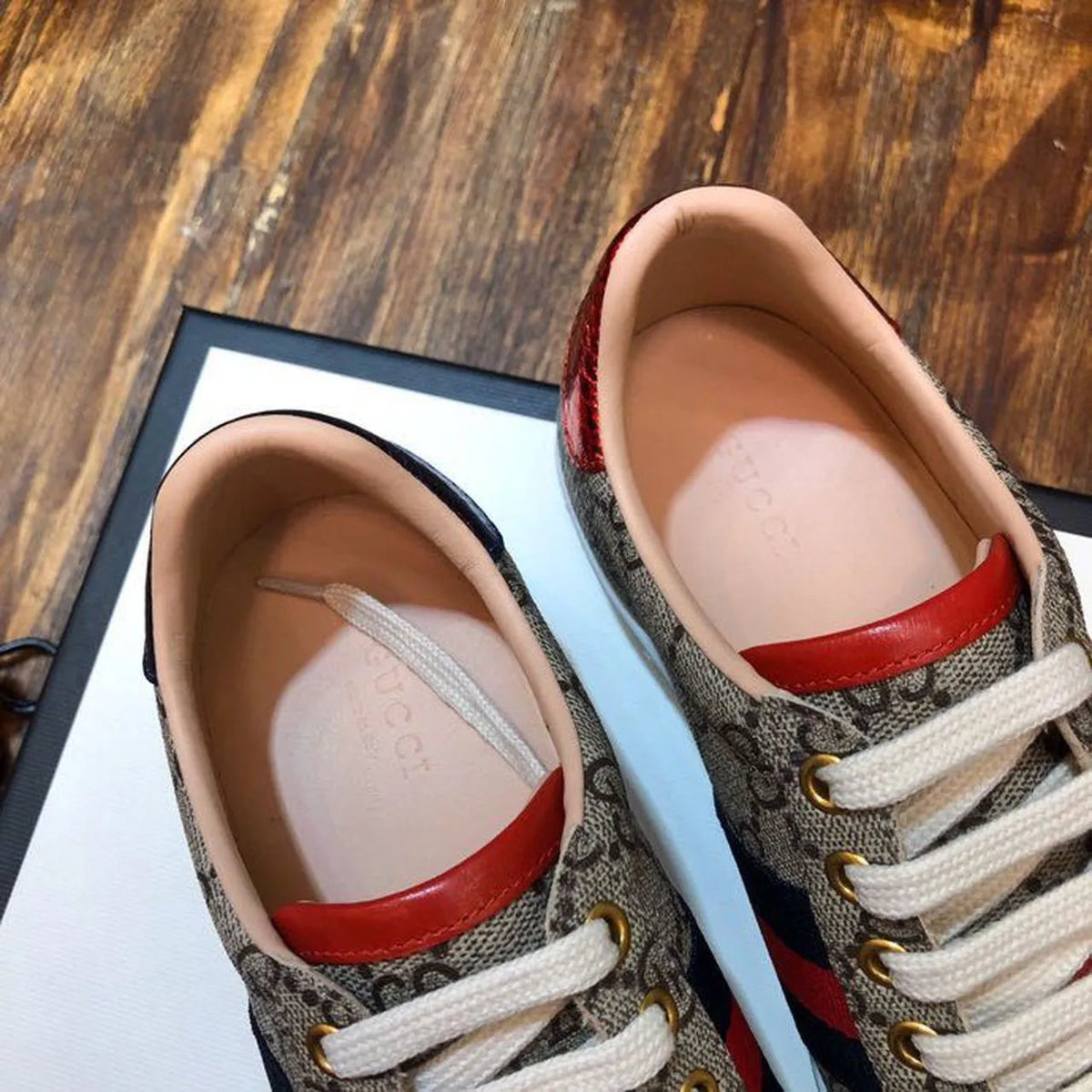 Brown Women's Sneaker Q557