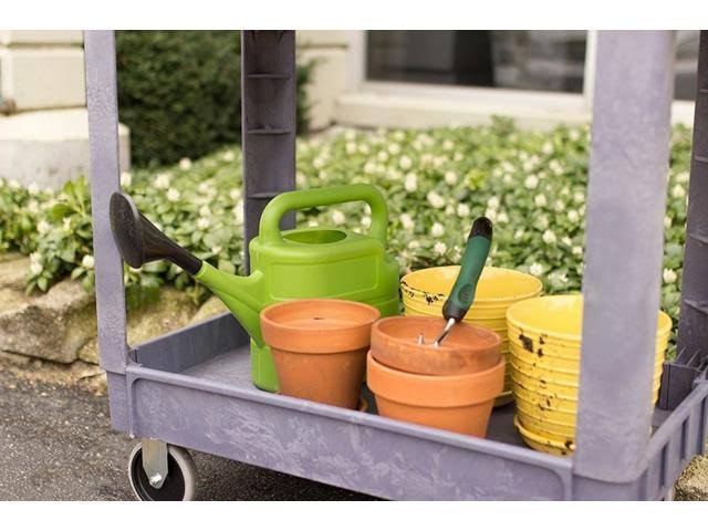 500 Pound Polypropylene Rolling Cart C6778