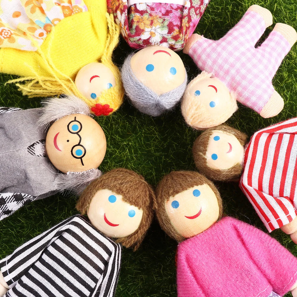 7pcs Wooden Dolls Pretend Play Set H2696